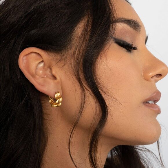 Style F Twisted Chunky Non Piercing Clip-On Cartilage Cubic Zirconia Earring - Picture 3 of 7